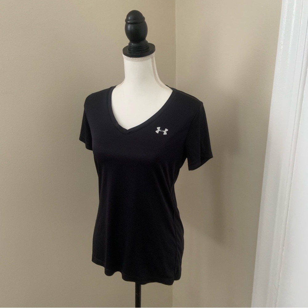 Under Armour Heat Gear T-Shirt Women's Medium Short Sleeve V-Neck Graphic Black